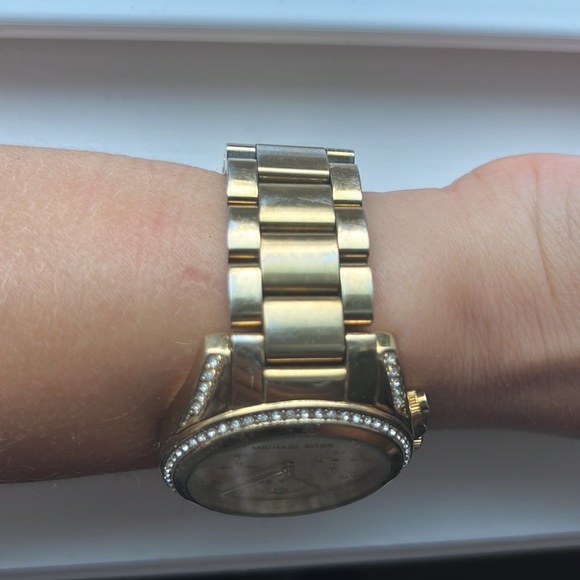 Gold Michael Kors Watch with studs - Picture 6 of 10